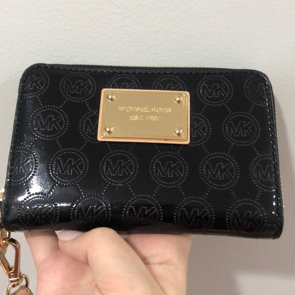 Michael Kors wristlet wallet